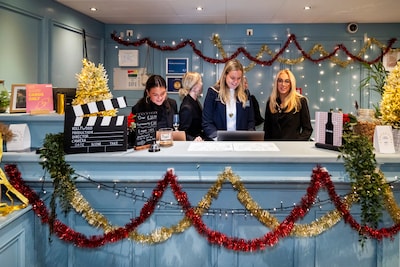 Studenten nemen hostel over en maken er een luxe hotel van: ‘Je begint met helemaal niks’