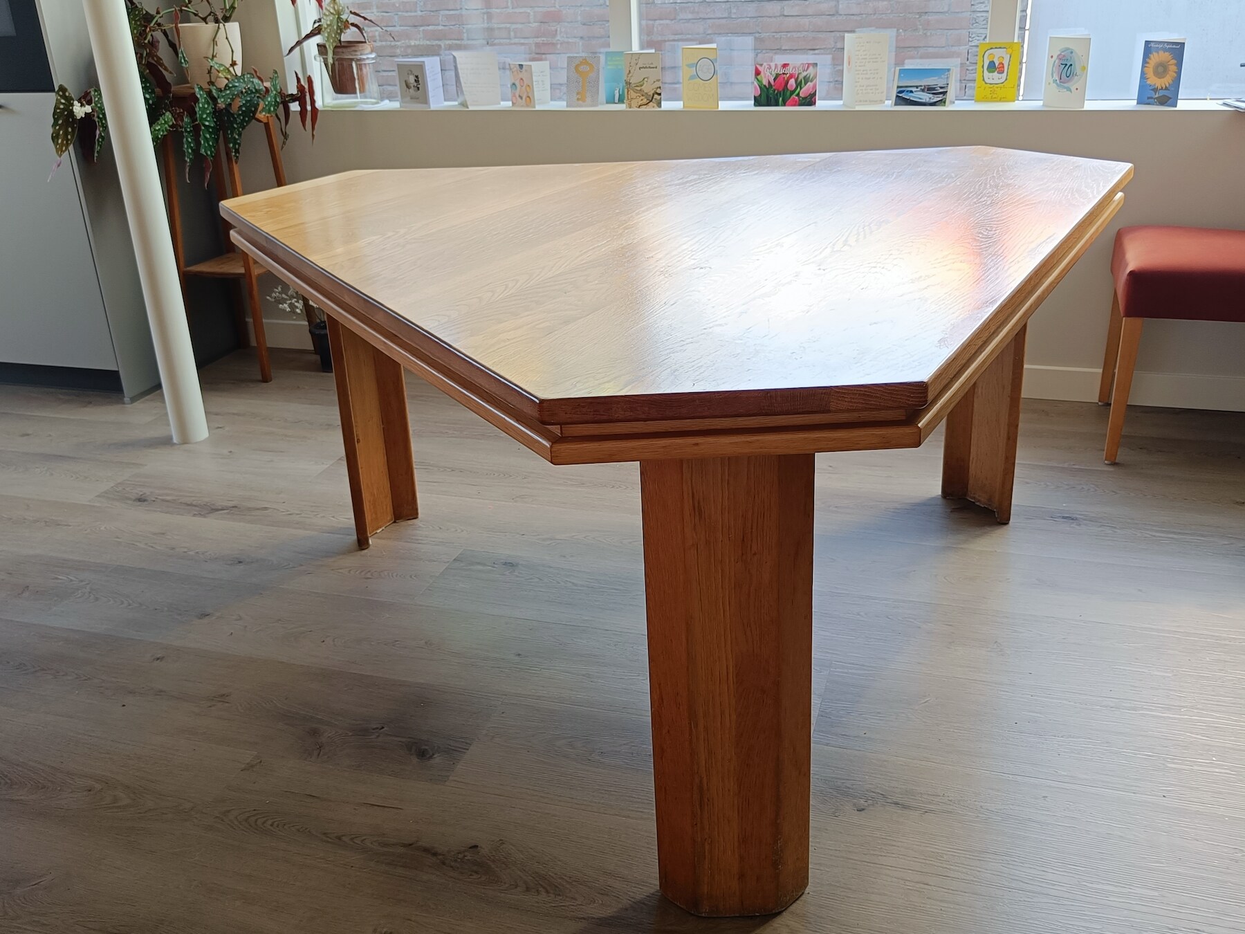 Lezers helpen lezers: Borduurwerk, tafel, dierbare oorbel en minituurflesjes