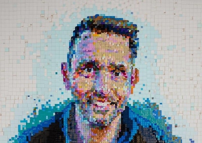 Wouter Monden speelt cabaret in Tiel