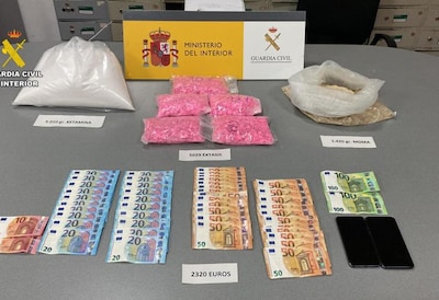 ‘Zenuwachtige’ Nederlander (30) is er gloeiend bij als Guardia Civil op Ibiza zijn auto doorzoekt