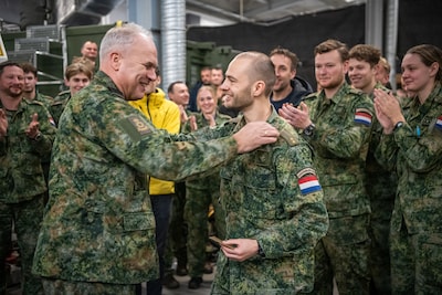 Generaal verrast militair Wart op Patriotmissie in Polen: ‘Liefde gaat over grenzen’