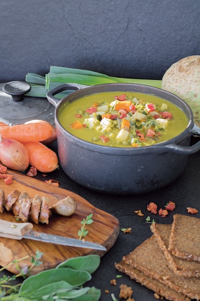 Leerlingen maken erwtensoep in Arnhem