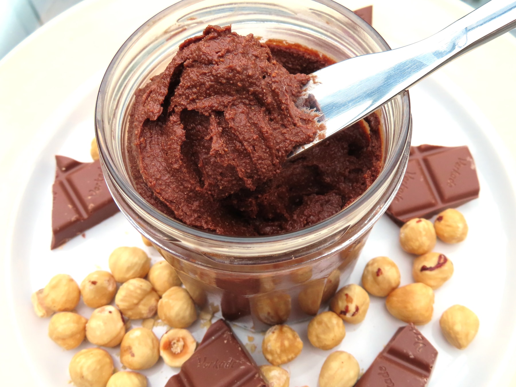 Vrees voor flink duurdere chocoladerepen en -pasta door problemen met hazelnoten in Turkije