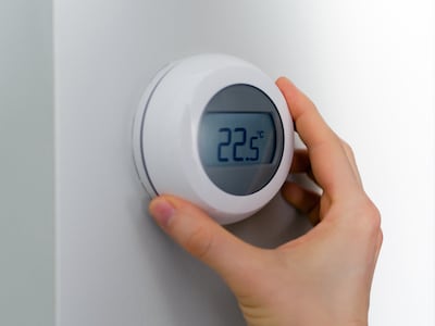 Energiekosten schieten omhoog na aanvallen in Iran: run op zekerheid, maar vaste contracten verdwijnen