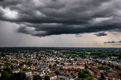 LIVE | Code oranje in Limburg om zware onweersbuien, mogelijk later in meer provincies