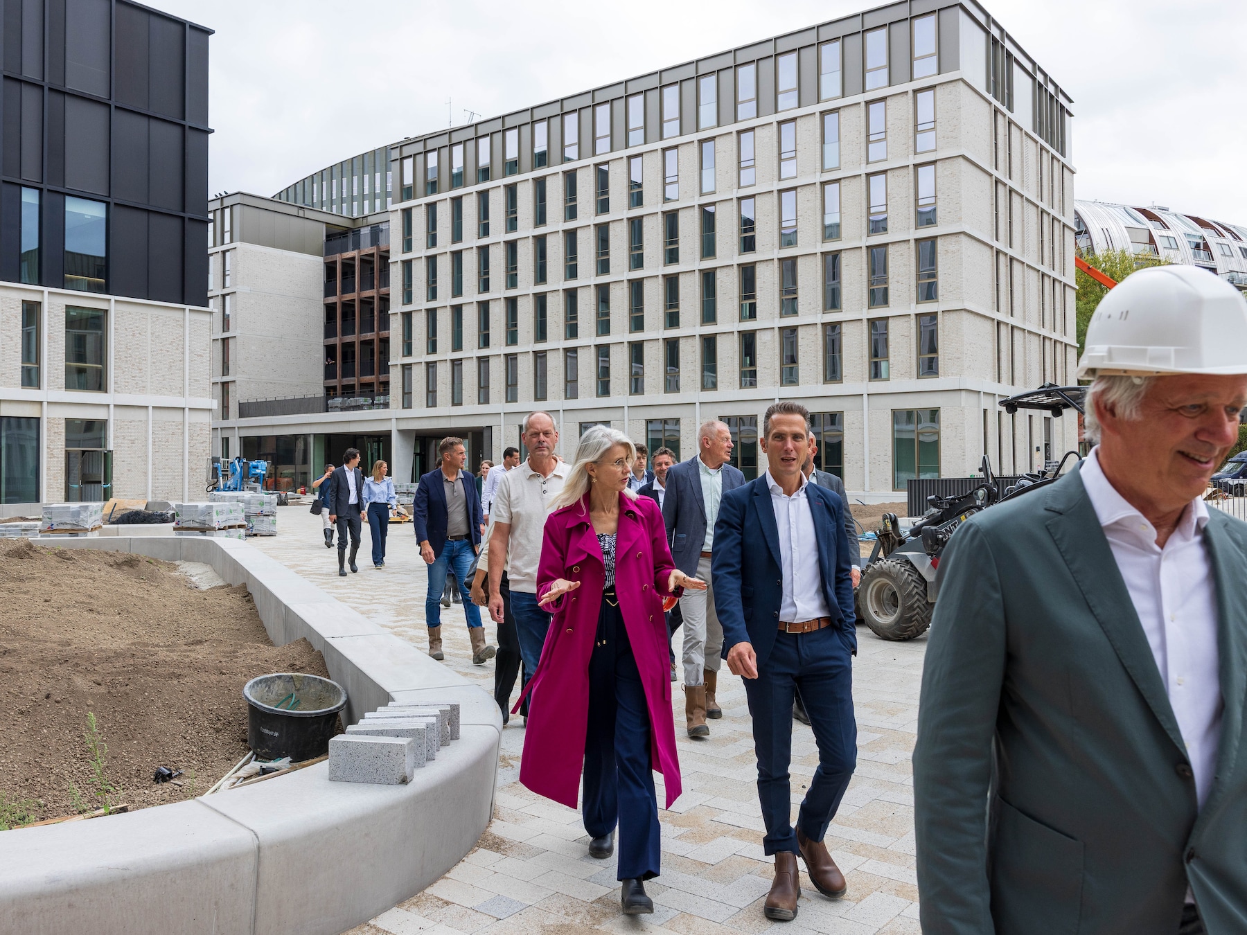 Keijzer positief gestemd bij bliksembezoek aan Paleiskwartier en station Bosch Centraal  
