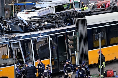 Tram ontspoort in Milaan en botst tegen winkel: twee doden en 39 gewonden