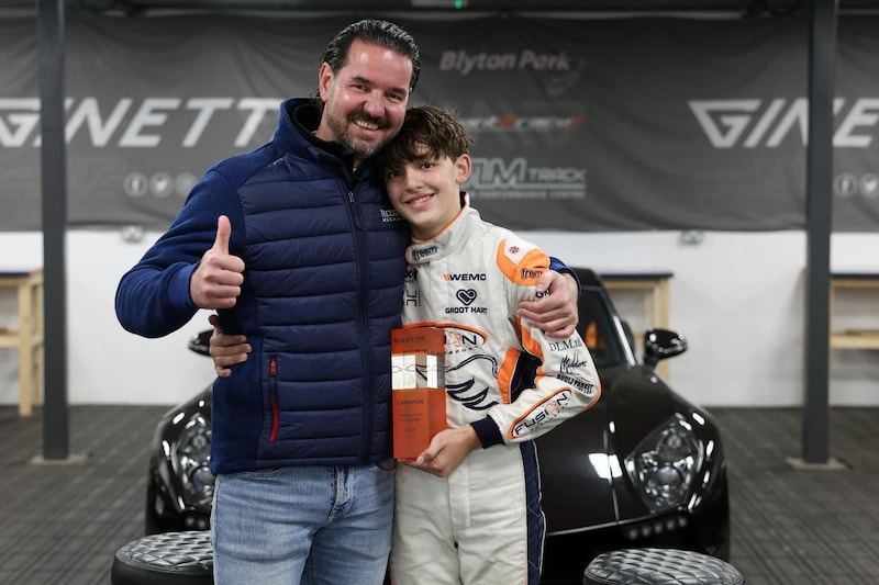 Droom komt uit voor autoracetalent Devon (14): ‘Jaartje racen in de UK ...
