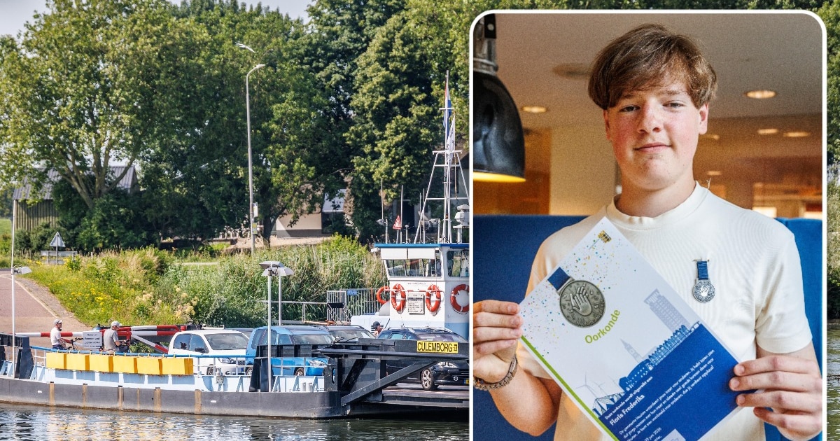 Rolstoeler glijdt het water in naast veerpont, Floris (17) twijfelt geen seconde en springt erachter