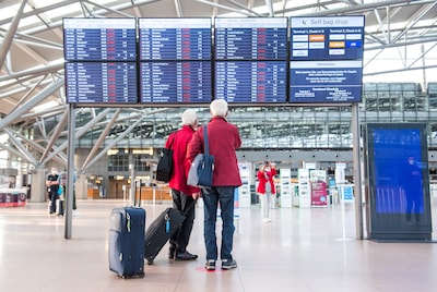 Luchthaven van Hamburg ontruimd, nadat man noodknop indrukt: vluchten vertraagd