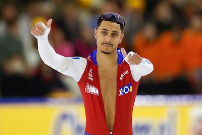 LIVE schaatsen | Sebas Diniz verrast Jenning De Boo met ijzersterke eerste 500 meter, wat brengt 3 kilometer?