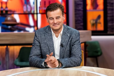 Deskundigen halen uit naar debatleider Wilfred Genee, maar geintje moet kunnen zegt hij: ‘Het blijft SBS6’