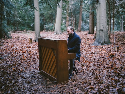 ‘Ik wilde ego en verwachtingen loslaten’: Na eenzame opsluiting slaat Zeister pianist praam nieuwe w