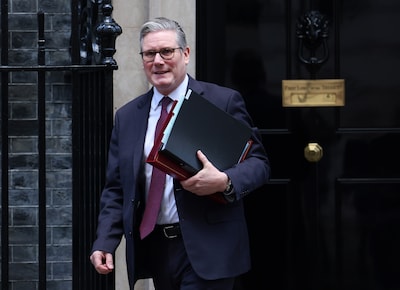 ‘Uitstel van executie’ voor geplaagde Britse premier na onthullingen Epstein-documenten