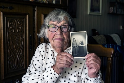 Beps eerste communie is 75 jaar geleden, maar ze weet bijna alles nog: ‘Pas daarna mocht je eten, mishandeling eigenlijk’