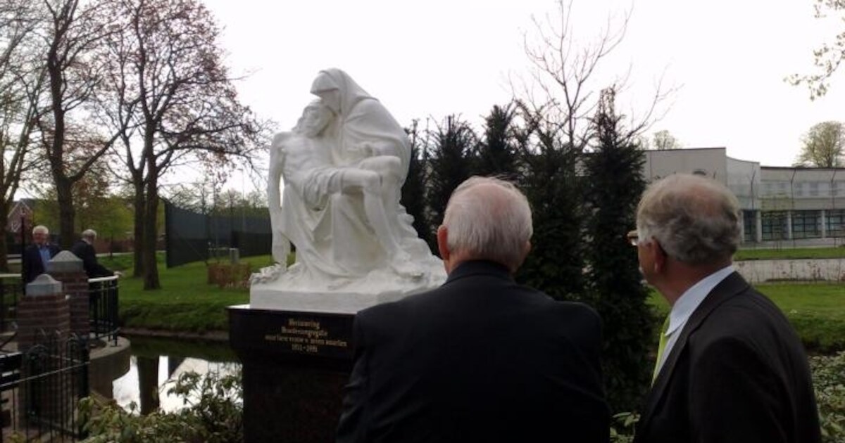 Beeld Harreveld gedenkt tachtig jaar klooster en internaat