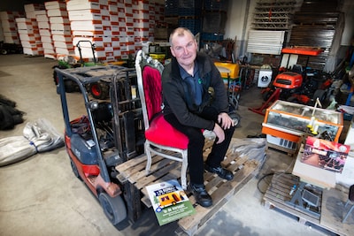 Duizend man komt lachen met Bunnikse toneelgroep BeZeT: ‘André van Duin-humor is moeilijk om goed te