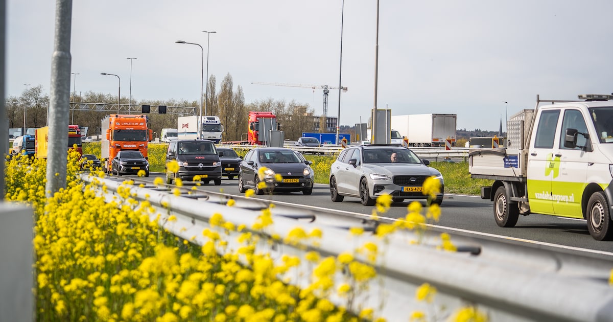 LIVE A12 | Ruim half uur vertraging op A12 • Alternatieve routes lopen vast