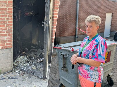 Tabakswinkel en pakketpunt van Simone (46) vliegt in brand, maar ze mag niet naar binnen: ‘Het is ge