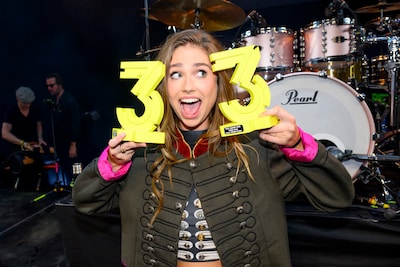 Roxy Dekker vindt haar overwinning bij 3FM Awards ‘beetje oneerlijk’