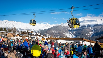 Wintersporter bereidt zich nauwkeurig voor, maar skiet graag met een biertje op de berg af