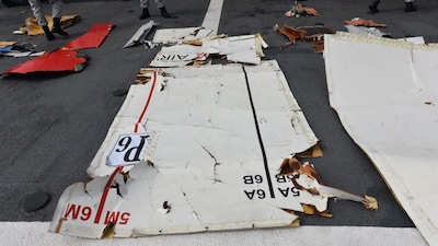 Lichamen van bemanning in zee gestorte Boeing 737 nog steeds niet terecht