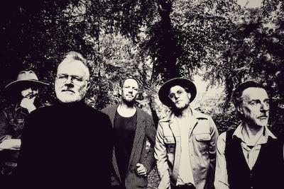 Her Majesty brengt hommage aan Neil Young in Veenendaal