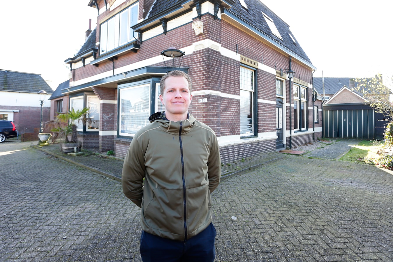 Jesper (26) probeert de sloop van villa Heksenmeyer tegen te houden ...