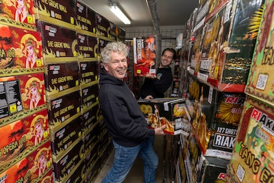 60.000 kilo vuurwerk ligt klaar bij grootste vuurwerkverkoper: ‘We willen er nog één keer van genieten’