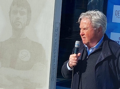 Guus Hiddink benoemd tot erelid De Graafschap; Superboeren eren icoon met borstbeeld