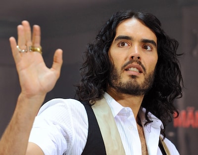 Verkrachtingszaak tegen Russell Brand uitgesteld naar najaar