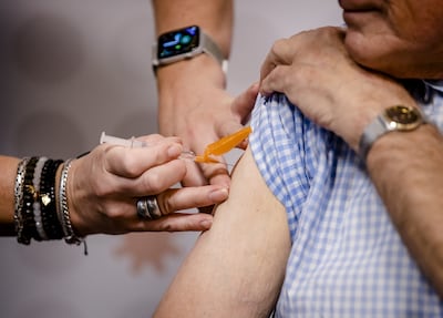 Grappige opmerking van RIVM zorgt voor hilariteit: ‘Vaccinatie wordt doorgaans in de bovenarm gezet’