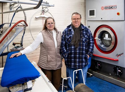 Cor (76) en Gerda (65) stoppen na bijna 40 jaar met hun stomerij: ‘Klanten stonden huilend in de zaak’