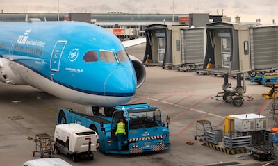 Minister Berendsen: KLM vliegt naar Oman om gestrande reizigers op te halen