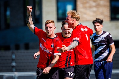 Voetballers sluiten scheidsrechter op in kleedkamer, KNVB grijpt stevig in: ‘Een nare sfeer, ik wilde zo snel mogelijk weg’