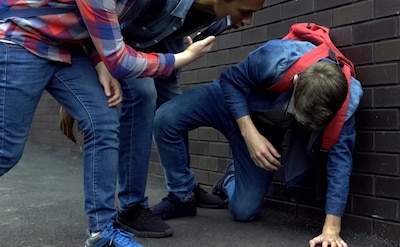 Ouders op scherp om ‘jump-trend’ onder jongeren: willekeurig slachtoffer wordt in elkaar geslagen en gefilmd