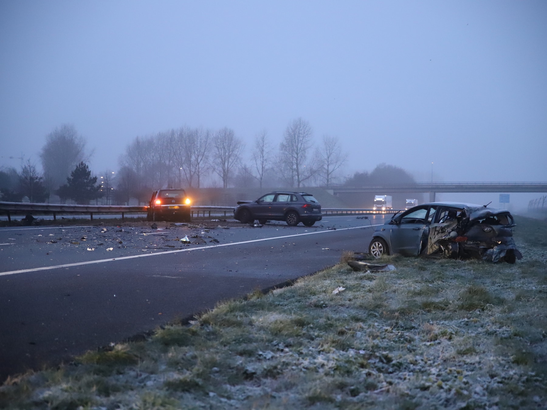 Politie houdt 25-jarige drugsrijder aan na zwaar ongeval op  A15, andere ‘beschonken’ automobilist nog steeds voortvluchtig
