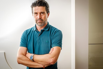 Gevluchte ex-baas SLM hoopt dat staatsbezoek helpt tegen ‘politieke aanklacht’ corruptie in Suriname