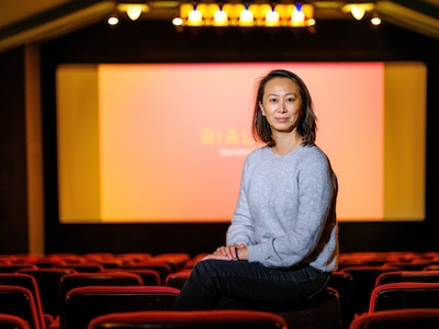 Ruud de Wild maakt excuses na ‘China Journaal’-interview met Julie Ng: ‘Het was onhandig’