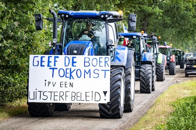 Honderden boeren houden ‘stikstofmars’ in Drenthe, burgemeester tekent aangeboden brief niet