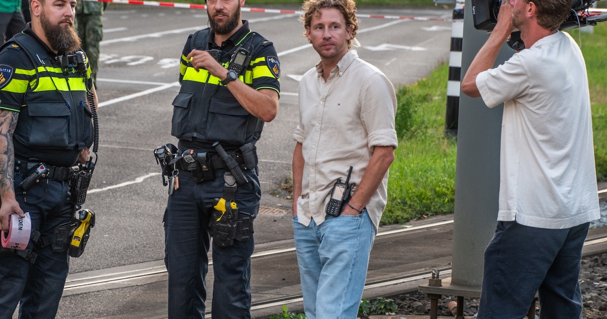 Kamervragen over Bureau Utrecht na beelden van agenten die zich terugtrekken voor stenengooiers