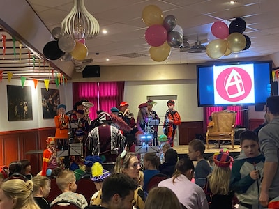 Jong en oud zingt uit volle borst