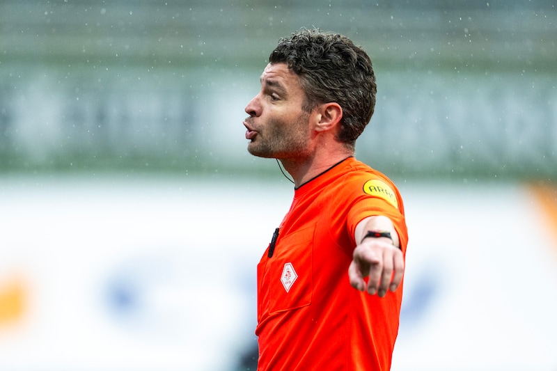Erwin Blank zaterdag scheidsrechter bij De Graafschap-Almere City FC ...