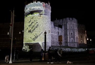 Actievoerders opgepakt die foto van Trump en Epstein projecteren op Windsor Castle vlak voor Trumps bezoek