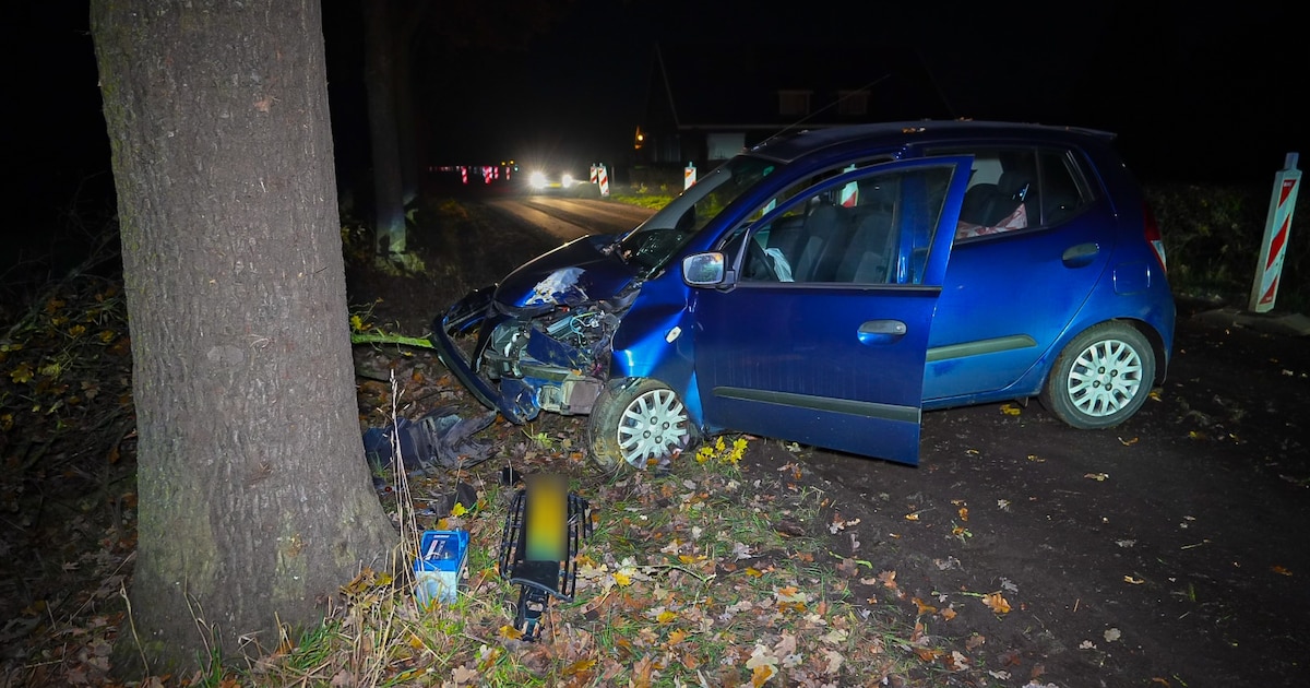 Auto botst tegen boom in Drempt, inzittende moet naar ziekenhuis