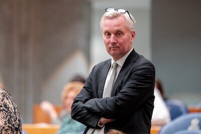 LIVE verkiezingen | Armoede neemt toe als VVD verkiezingsprogramma volledig uitvoert, geeft VVD’er Van der Burg toe