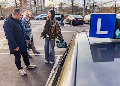 Een ontmoeting met de examinator vooraf en de spanning zakt: Indy (18) deed mee aan nieuwe proef CBR