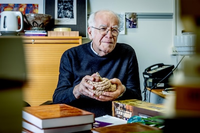 Boos waren mensen over ontdekking Dick Swaab: ‘Maar toen het vijf jaar later over transmensen ging, waren ze blij’