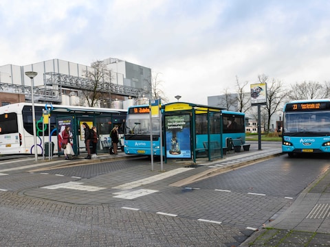 Bussen van Arriva in Borculo. Lijn 58 naar Zutphen staat op de tocht.
