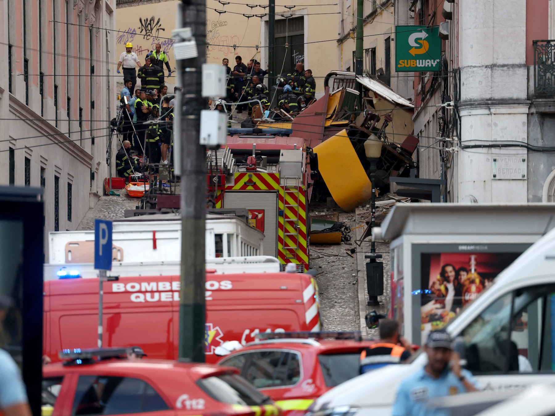 Vijftien doden en 23 gewonden bij ongeluk met iconische kabeltram in Lissabon 